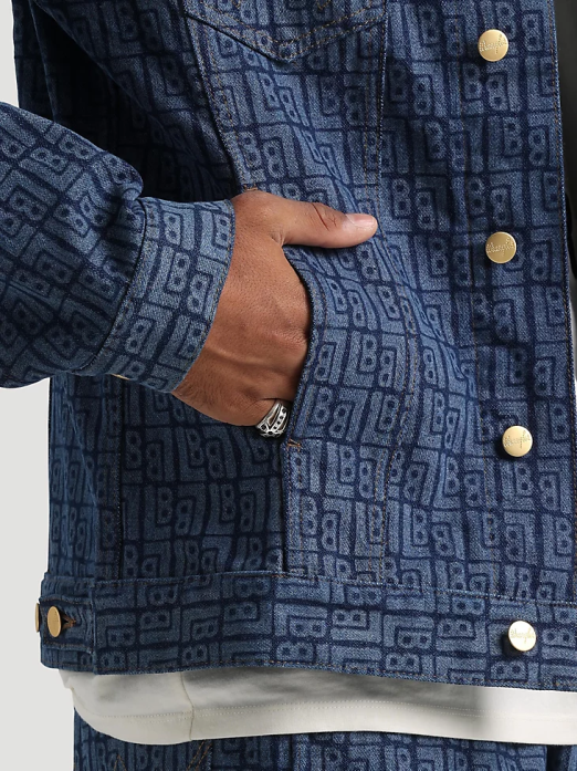 Classic Denim Trucker Jacket Men Wrangler RHXV611 Clothing Dark Wash (10MTJDWDW)