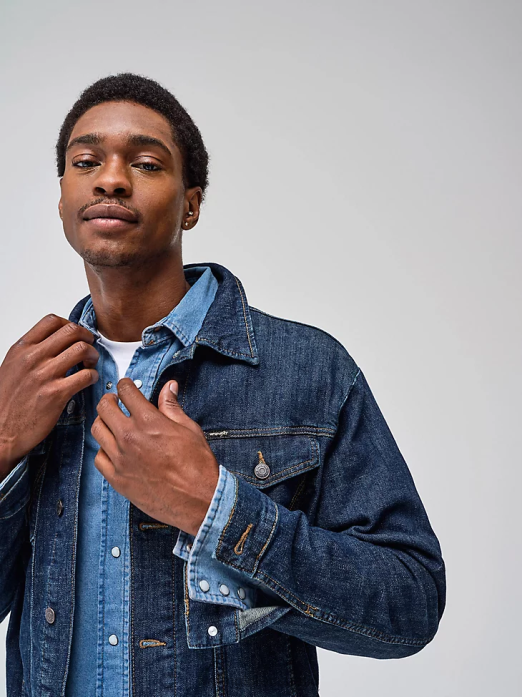 Classic Denim Trucker Jacket Men Wrangler RHXV611 Clothing Dark Wash (10MTJDWDW)