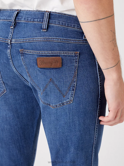 Greensboro Straight Leg Jean Men Wrangler RHXV66 Clothing Dusky Cloud (112317473)