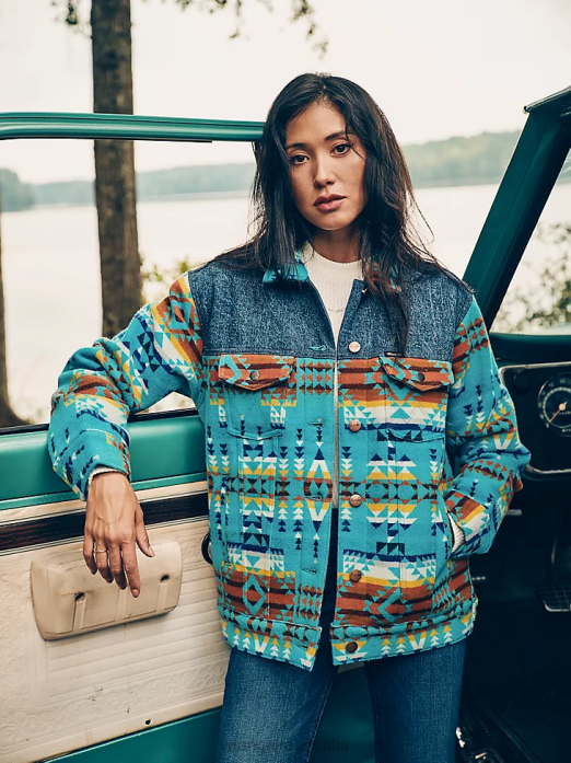 RIGGS Tough Layers Sherpa Lined Canvas Jacket Women Wrangler RHXV863 Clothing Golden Khaki (112318477)