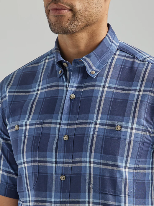 Rugged Wear Short Sleeve Easy Care Plaid Button-Down Shirt Men Wrangler RHXV342 Clothing Blue Deep (112325041)