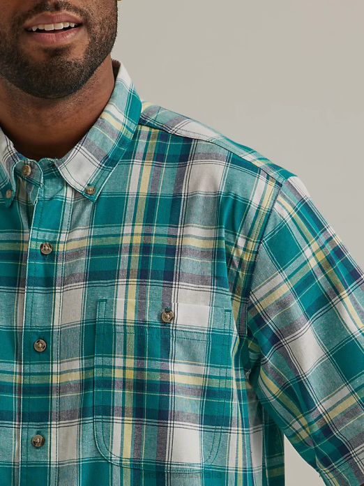 Rugged Wear Short Sleeve Easy Care Plaid Button-Down Shirt Men Wrangler RHXV345 Clothing Variable Teal (112325890)