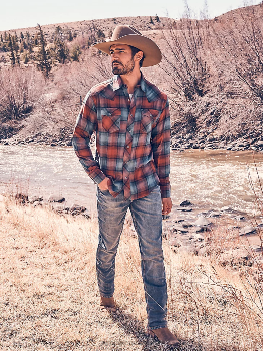 Retro Slim Fit Straight Leg Jean Men Wrangler RHXV27 Clothing Bozeman (WLT88BZ)